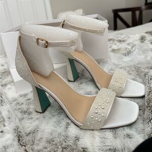 Size 8 Betsey Johnson pearl Dani ivory heels